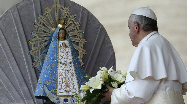 Contemplar como María y con María el misterio de la Cruz es la invitación de Papa Francisco