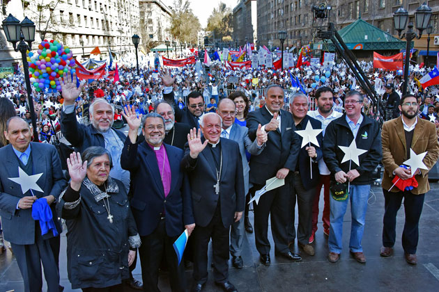 cien-mil-cristianos-manifiestan-chile-ante-palacio-gobierno