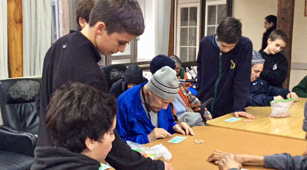 jovenes-chilenos-aprenden-los-ancianos-fortalezas-que-enriquecen-sus-vidas
